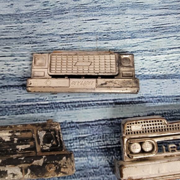 Vintage 3 pieces toy front grills 2 tin one plastic - Picture 4 of 6